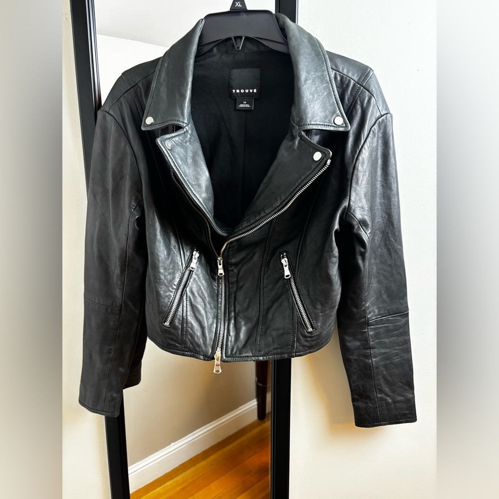Trouve Black 100% Leather Biker Moto Jacket asymmetrical Zipper cropped style